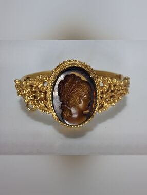 Vintage Florenza Gold-Tone Brown Glass Cameo Hinge Bracelet